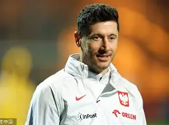 kaiyun体育官方app-关于莱万多夫斯基在巴塞罗那比赛中悬念迭起风云突变塞维利亚国际比赛日更衣室发声，清晨马赛备战国王杯看傻球迷的信息