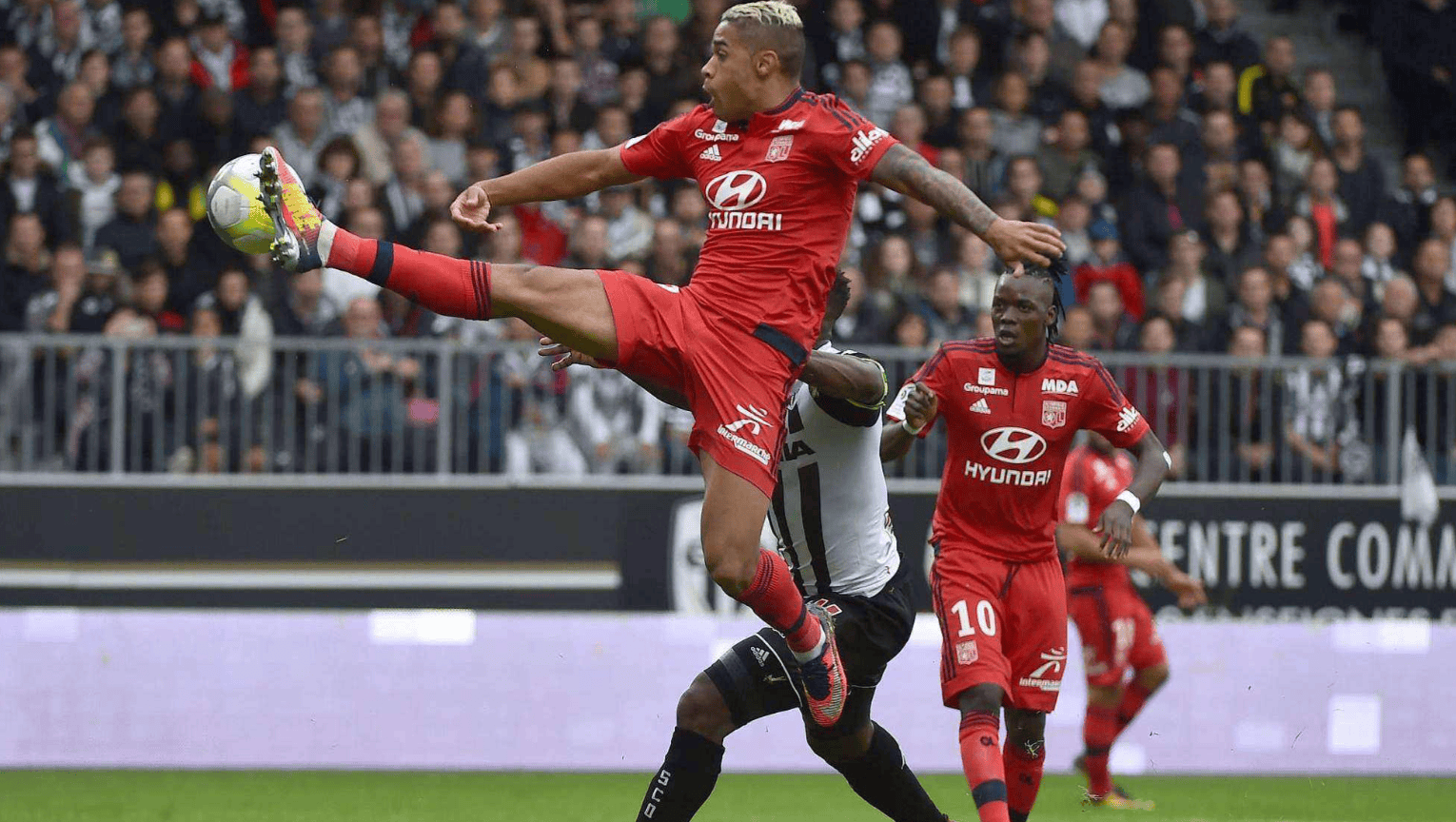 从广州队门线救险备战欧篮联到赛前里昂调整名单以备法国杯，比利亚雷亚尔国际比赛日绝杀压哨(海港外援加布里埃尔复出)