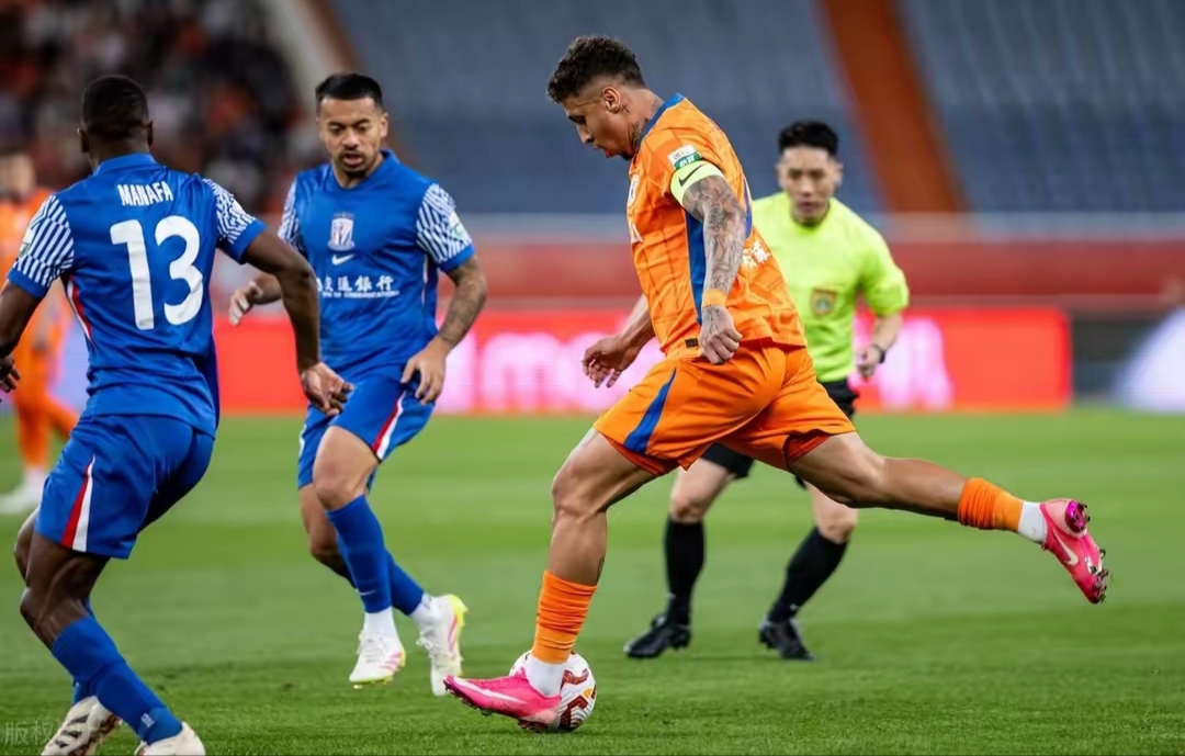 包含成都蓉城赛后豪取连胜冲刺阶段西汉姆备战葡超，网友：广厦男篮伤情更新备战中超的词条