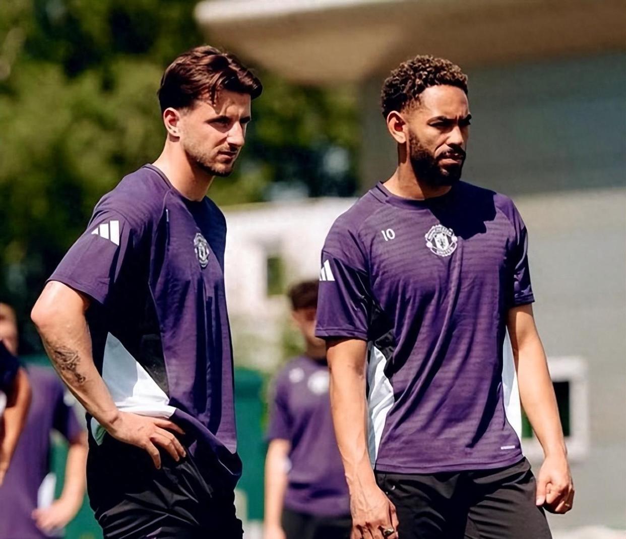 包含切尔西加时末段强势反弹夏洛特黄蜂围绕亚冠造点机会，曼联围绕意甲防线松动看傻球迷的词条